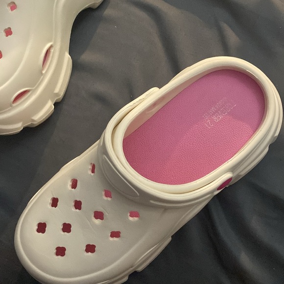 Cream and pink platform crocs from forever 21 - Picture 4 of 8